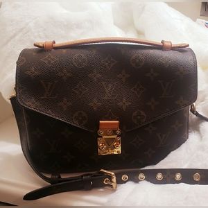Louis Vuitton Crossbody Bag (FREE SHIPPING - PRICE IS NEGOTIABLE)